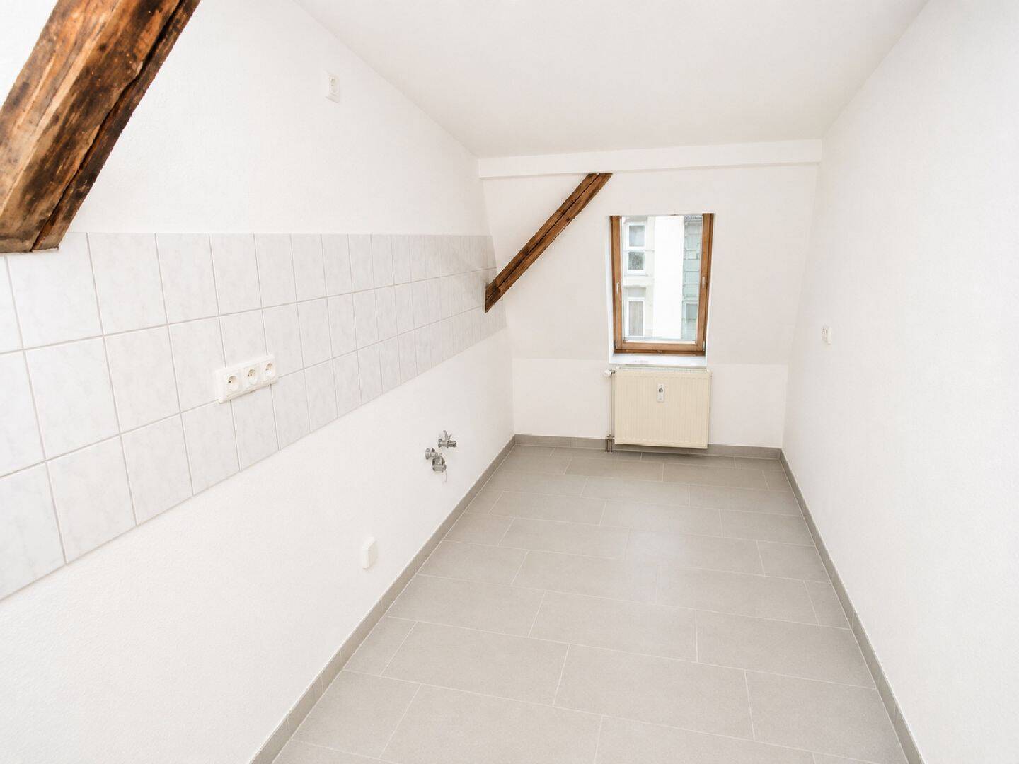 3-Zimmer-Wohnung mit separater Küche, Badewanne, Laminat – Magdeburg – Vorschaubild 5