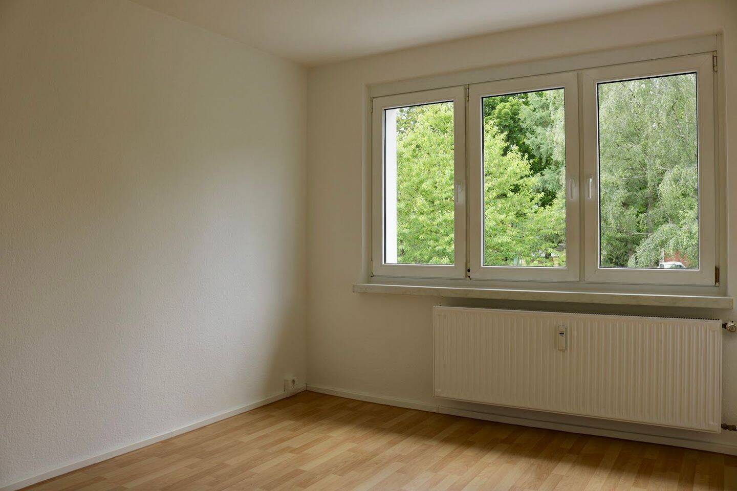 Modernes Wohngefühl: Erstbezug nach Sanierung mit großem Balkon und kostenfreien Stellplätzen – Chemnitz – Vorschaubild 3
