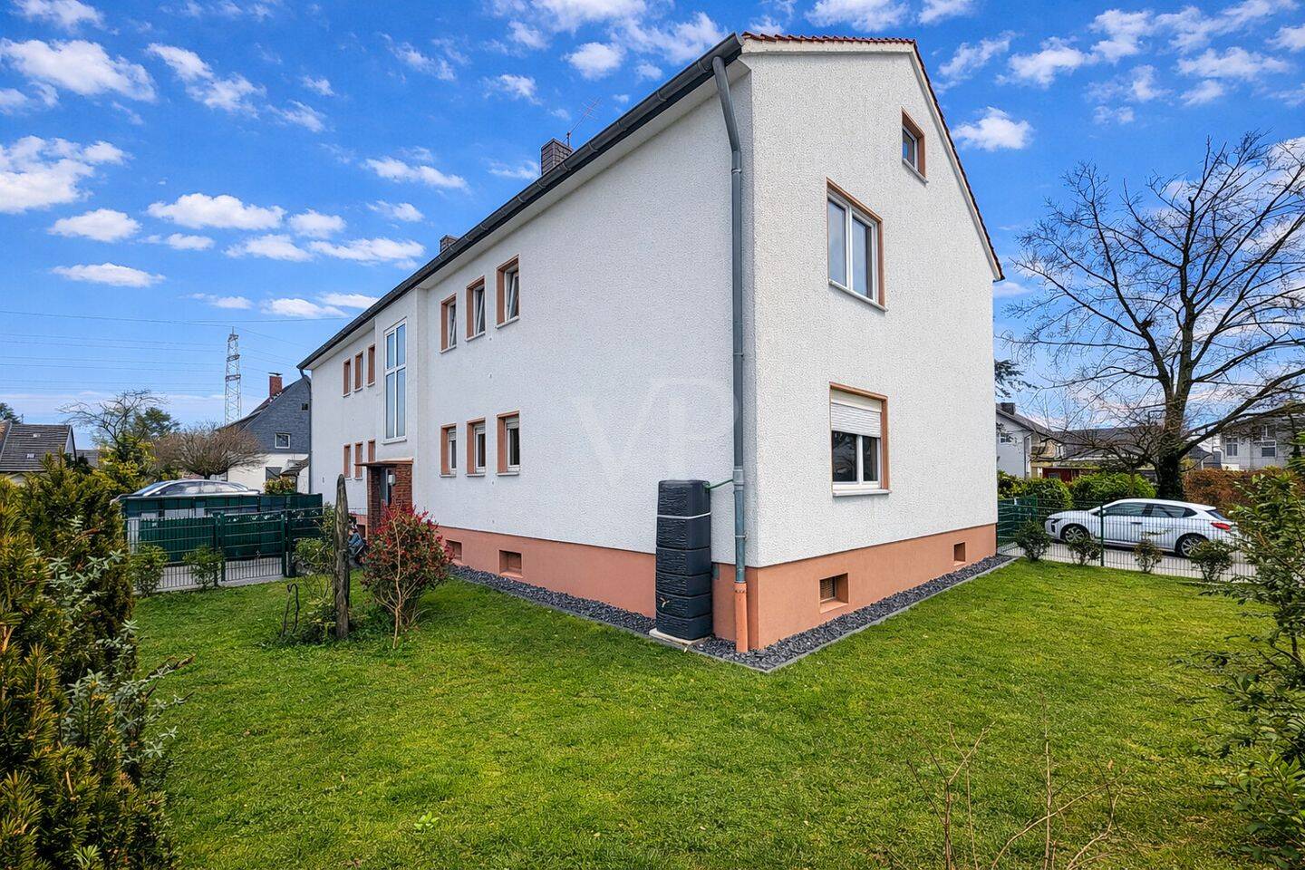 Solides 6-Parteienhaus mit Ausbaupotenzial im Dachgeschoss, 2 Garagen und 7 Stellplätzen – Sankt Augustin – Vorschaubild 4