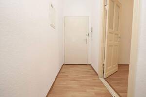 RUHIGER RÜCKZUGSORT IN BELIEBTER KIEZ-LAGE - NETTE COMMUNITY - BALKON MIT BLICK INS GRÜNE – 12047 Berlin – Vorschaubild 2