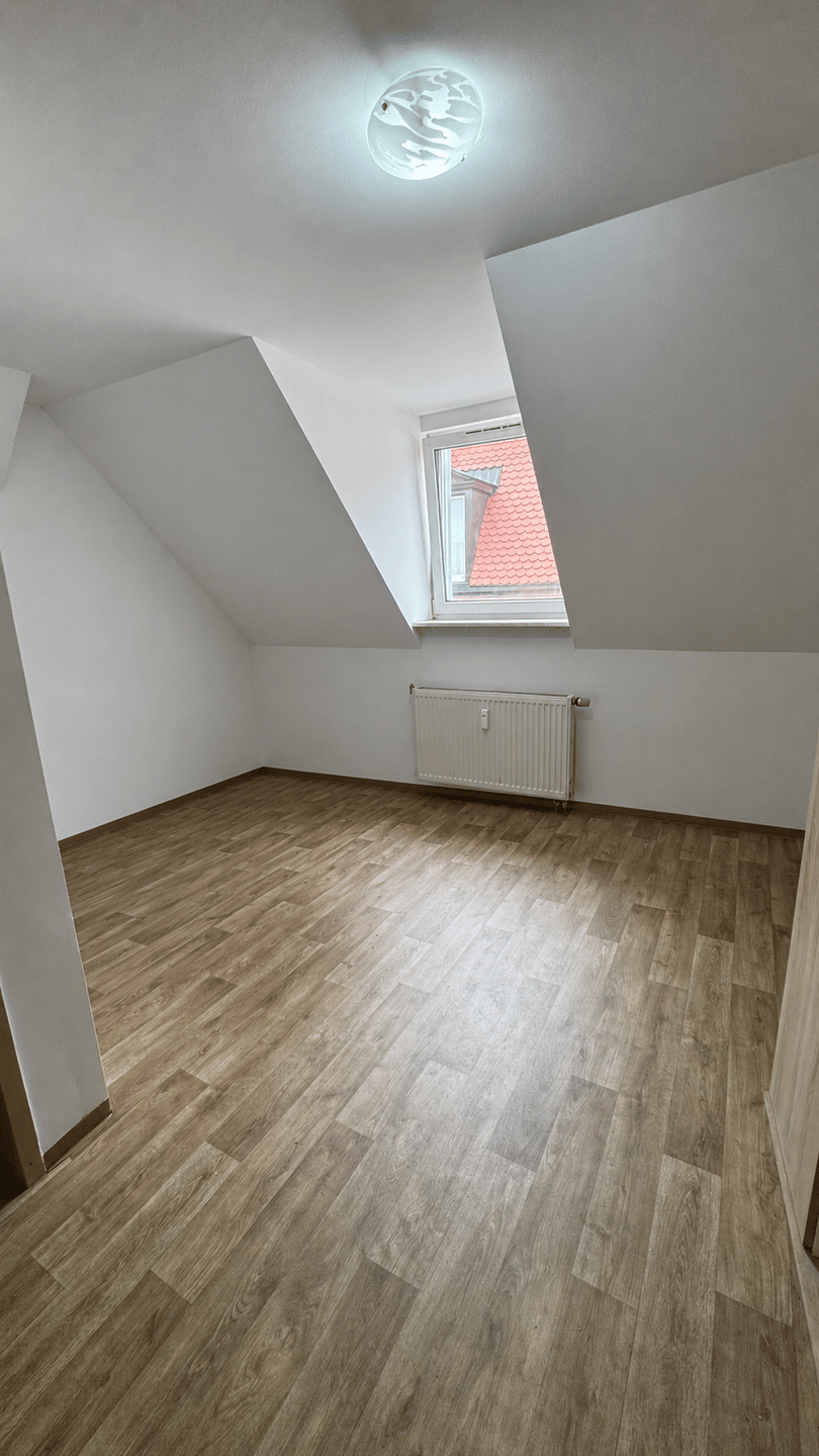 St. Peter ! Nestchen unterm Dach, 1-Zimmer-App., 19 m², Laminat, ohne Balkon, 4.OG ohne Aufzug – Nürnberg – Vorschaubild 2