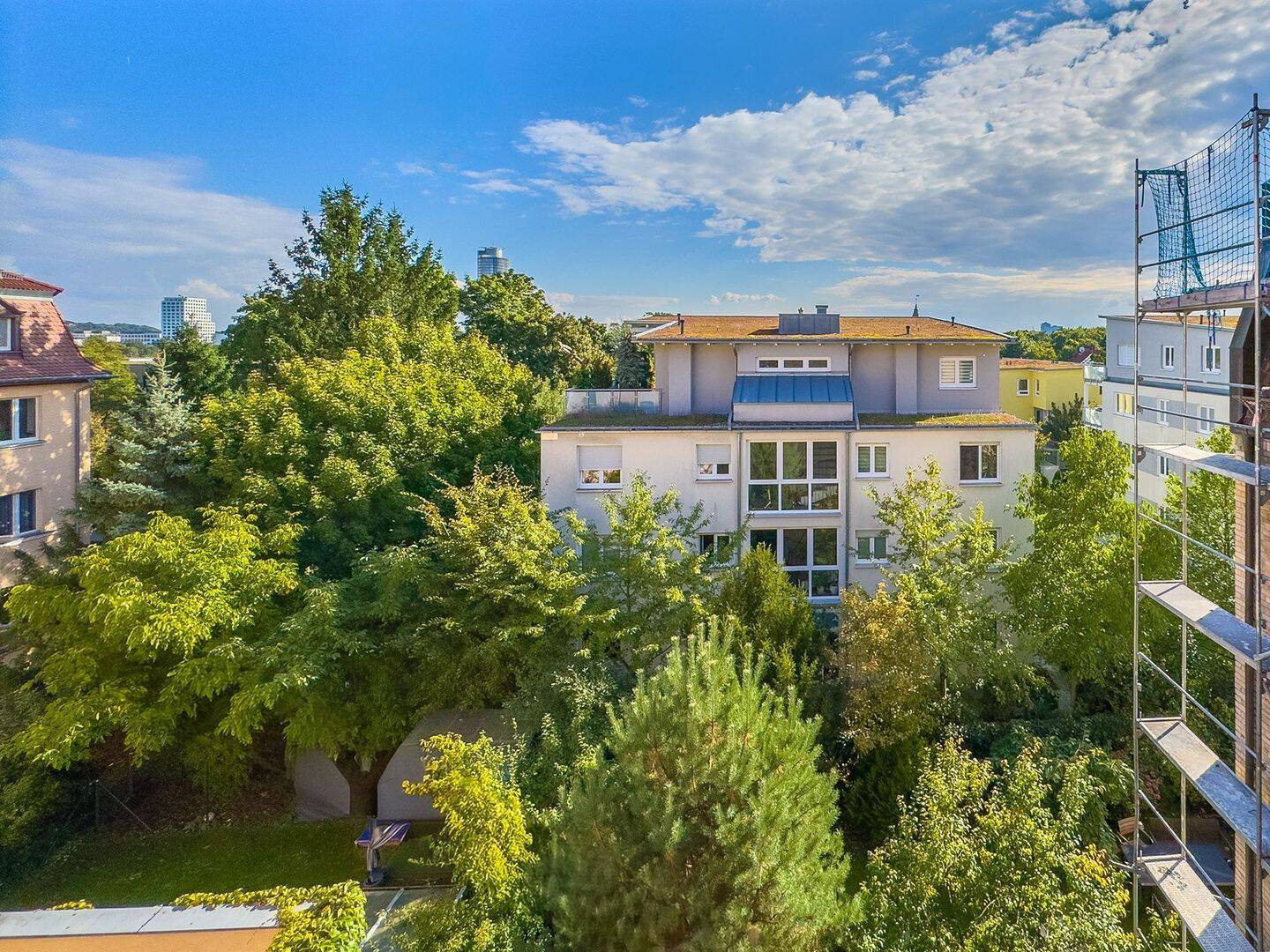 St. Jobst: 69 m² große, charmante Altbauwohnung mit sonnigem, ruhigen Balkon – Nürnberg – Vorschaubild 2