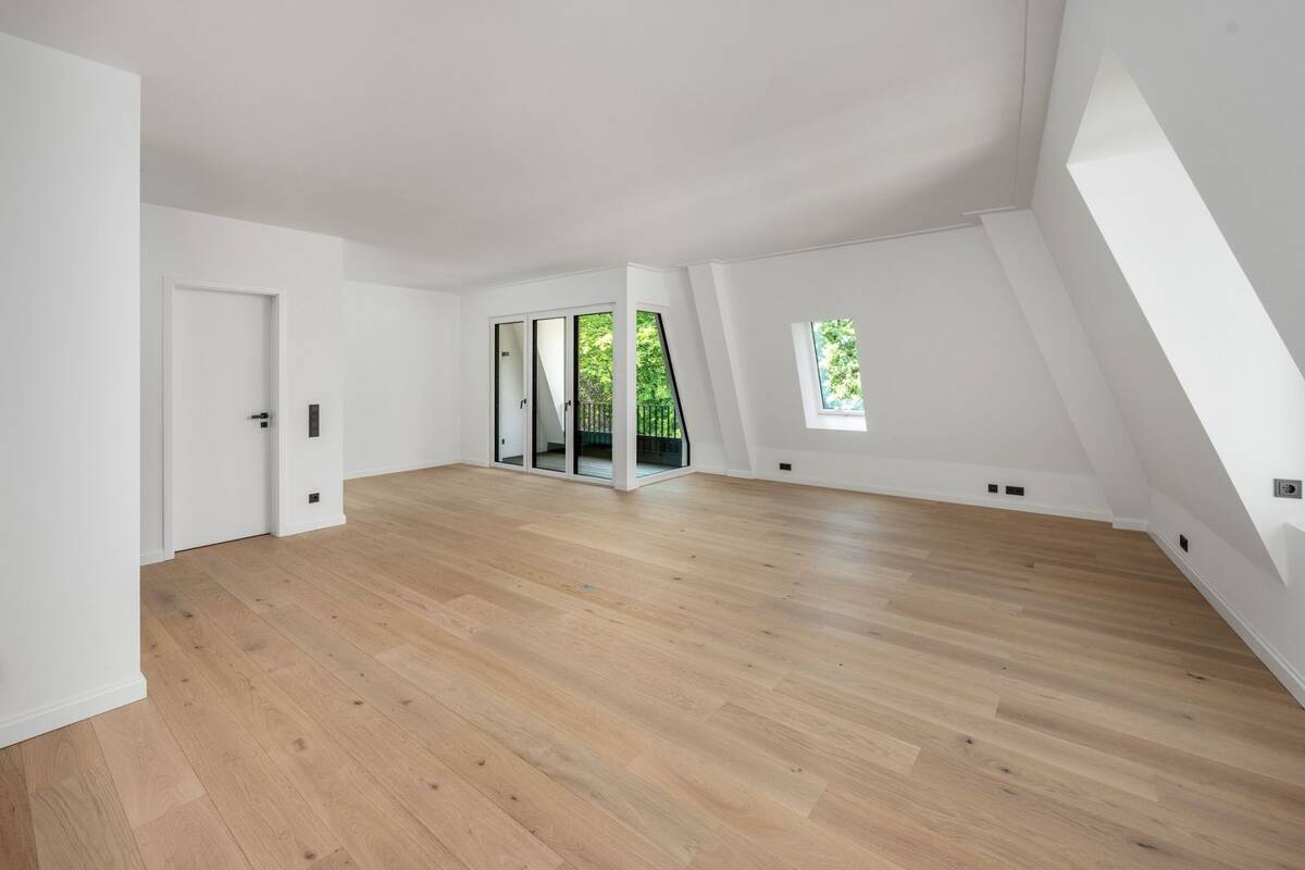 Elegante Dachgeschosswohnung mit sonniger Loggia – 22607 Hamburg – Bild 1 von 8