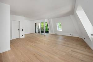 Elegante Dachgeschosswohnung mit sonniger Loggia – 22607 Hamburg – Vorschaubild 1