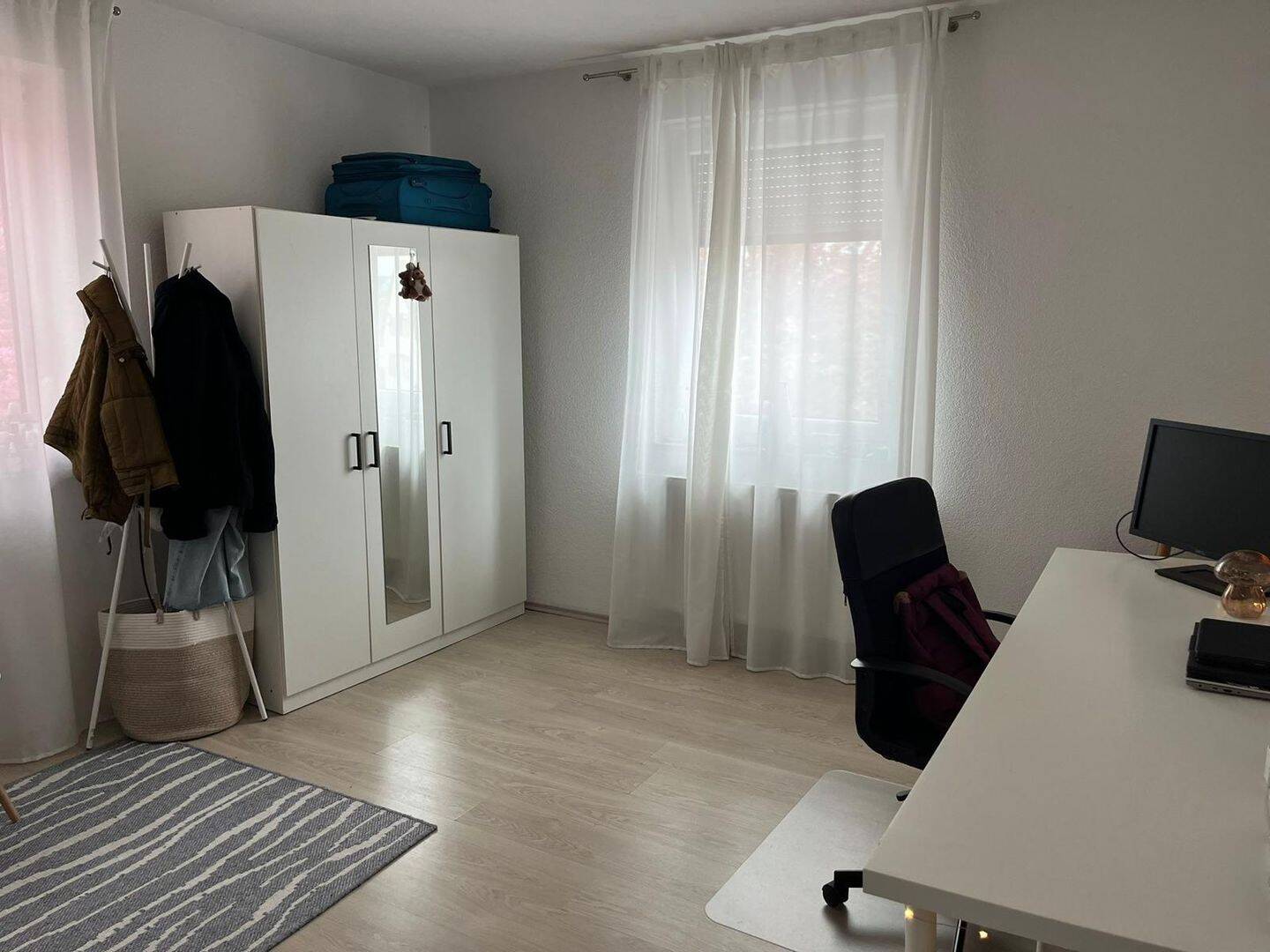 Helles, großes WG Zimmer in 4er-Frauen Studented WG mit großer Küche