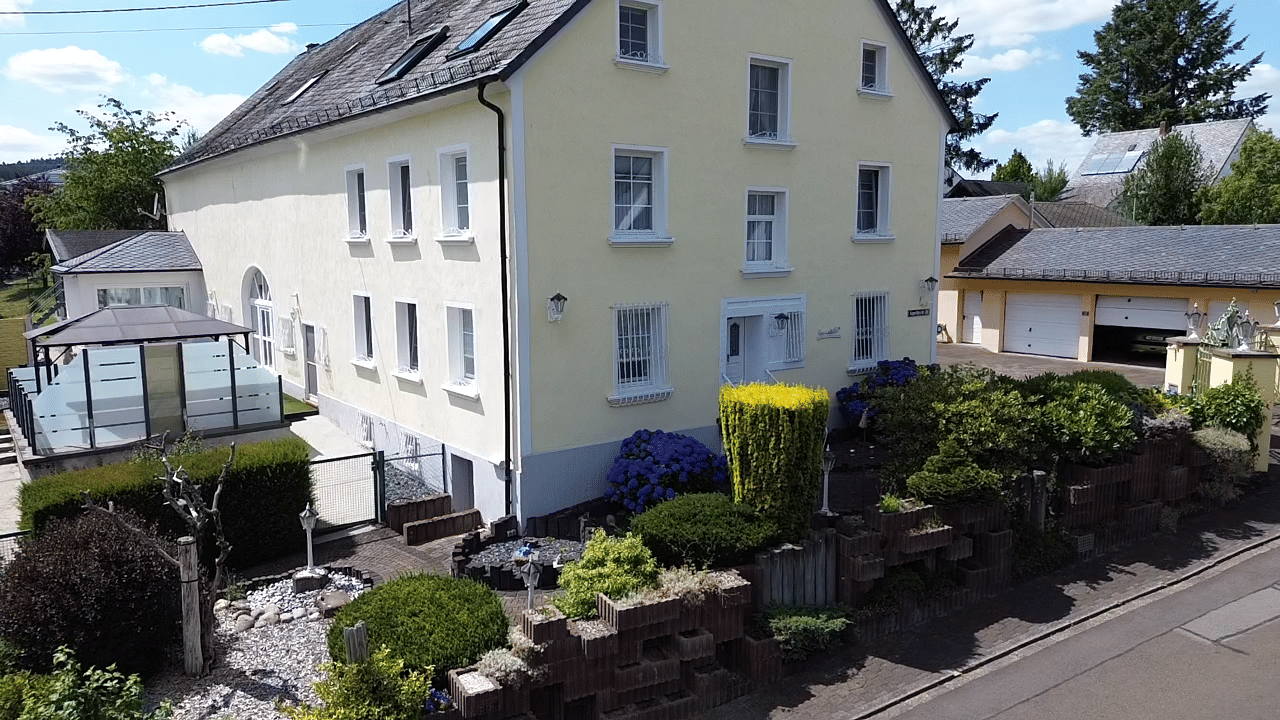 Historisches Traumhaus mit modernem Komfort und umfangreichem Freizeitbereich – Reinsfeld – Bild 1 von 9