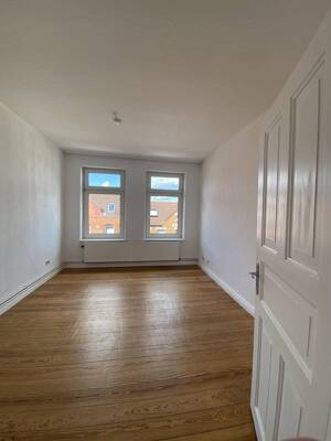Sofortbezug! Helle 5-Zimmer-Altbauwohnung m. Balkon über den Dächern von Kiel zu kaufen. – 24114 Kiel – Vorschaubild 3