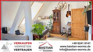 Ganz oben, ganz Ihres: Gemütliche DG-Altbauwohnung mit 2 Ebenen & Loggia-Potenzial in Sandhofen