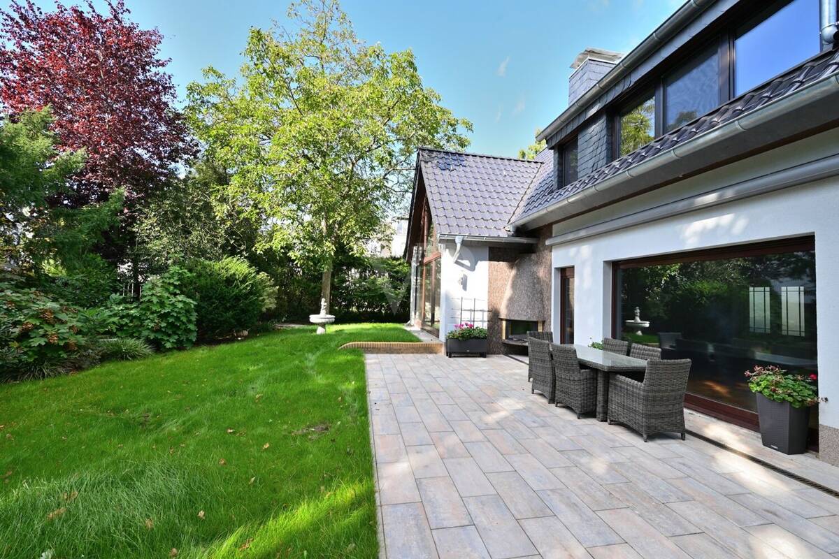 A+ Effizienz-Haus in Kladow: Modernes Architekten-Juwel mit Pool, Smart Home & Energieautarkie – 14089 Berlin – Bild 1 von 9