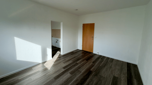 Bezugsfreie Wohnung mit sonnigem Balkon – Berlin – Vorschaubild 3