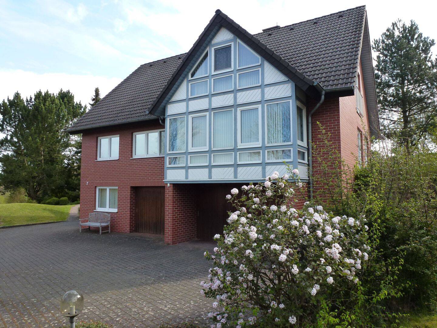 Gemütliche 3-Zimmer-Dachgeschosswohnung mit Blick ins Grüne in Homberg (Ohm) - Erbenhausen