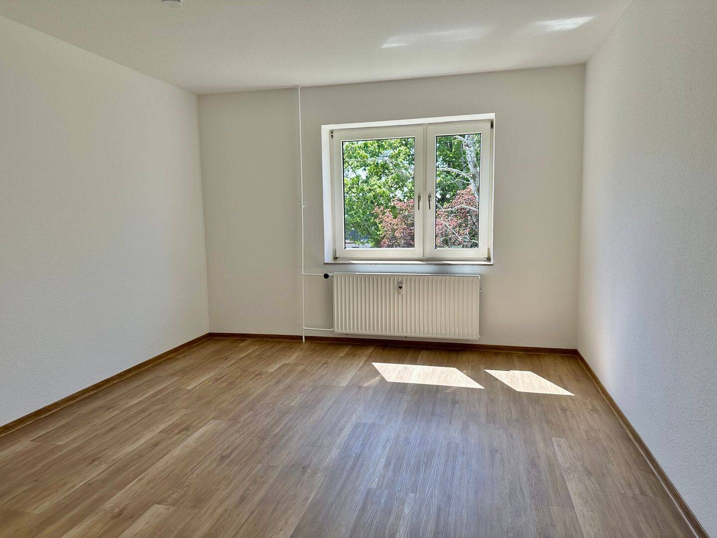 Einziehen und wohlfühlen: Helle und gepflegte Wohnung mit Balkon und neuer Ausstattung – Wiesbaden – Vorschaubild 5