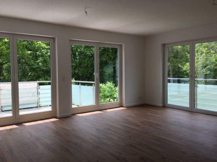 Helle, ruhige 3-Zi-Wohnung im 1.OG mit EBK, 2 Bäder und 2 große Balkone! Direkt am Park! – München – Vorschaubild 3