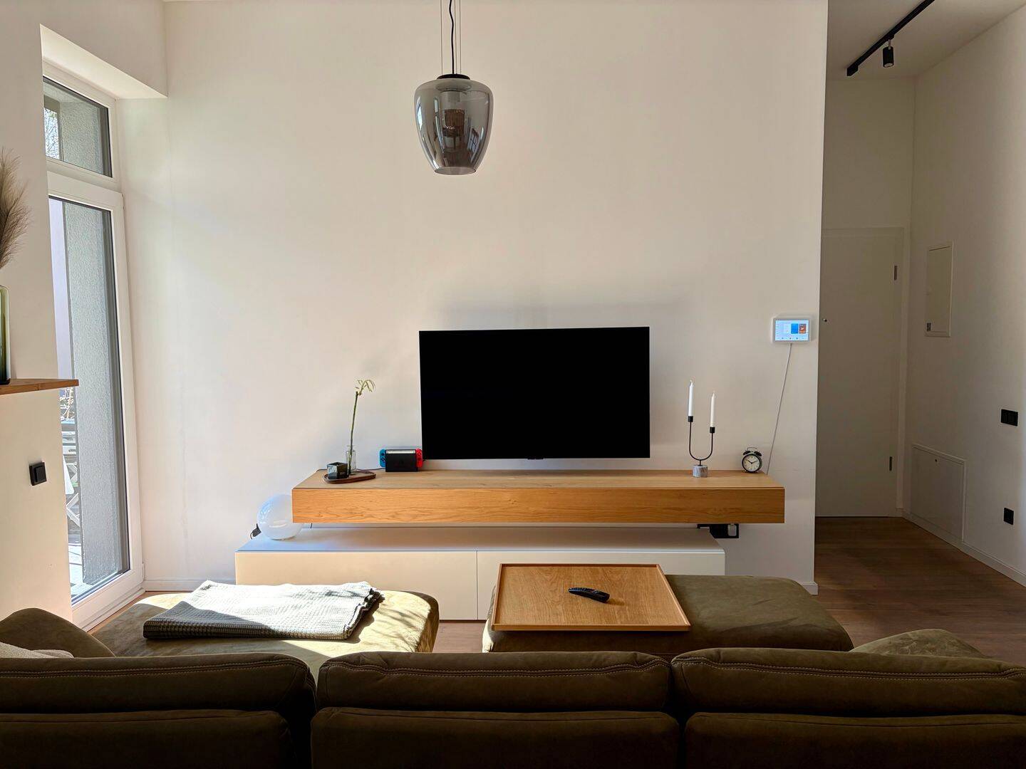 Thoughtfully Furnished 4-Room Apartment with Garden, Smart Home, High Ceilings – Düsseldorf – Vorschaubild 7