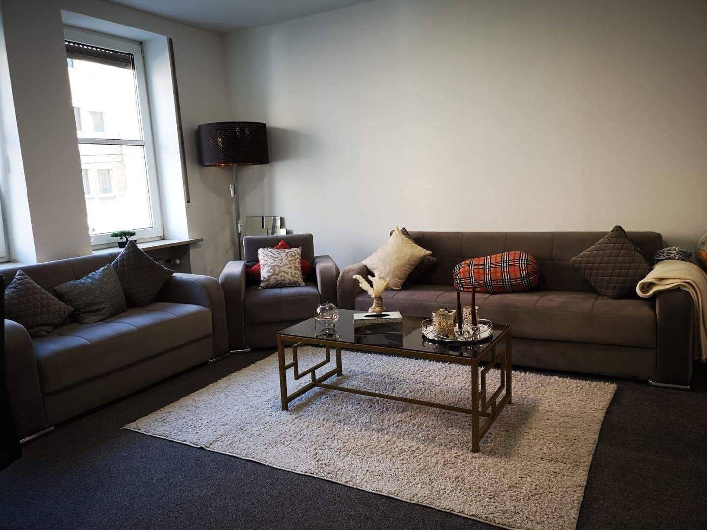 Gut vermietete 2-Zimmer-Wohnung Nbg.-Südstadt, Baujahr 1992, hell, zentral, EBK, Lift und Heizung erneuert – Nürnberg – Vorschaubild 2