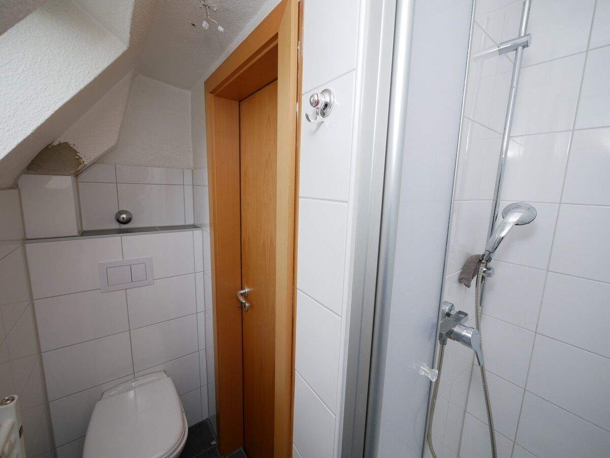 Sehr gepflegte und gemütliche 2,5-Raum-Dachgeschosswohnung in zentraler Lage von Buer-Mitte – Gelsenkirchen – Vorschaubild 7