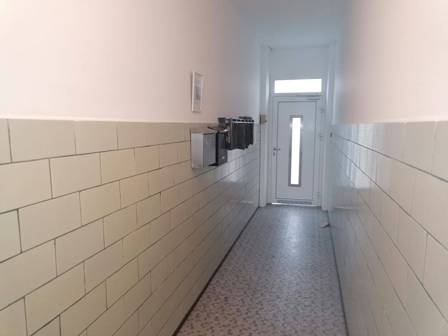 Renditeobjekt in Bous: Mehrfamilienhaus mit drei Gewerbeeinheiten und zusätzlichem Bauland – Bous – Bild 1 von 1