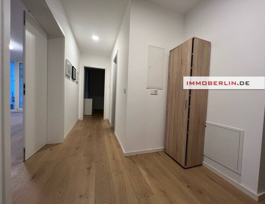 IMMOBERLIN.DE - Komfortable Wohnung im KfW-55-Haus mit Balkon & Loggia beim Ortskern nahe WISTA