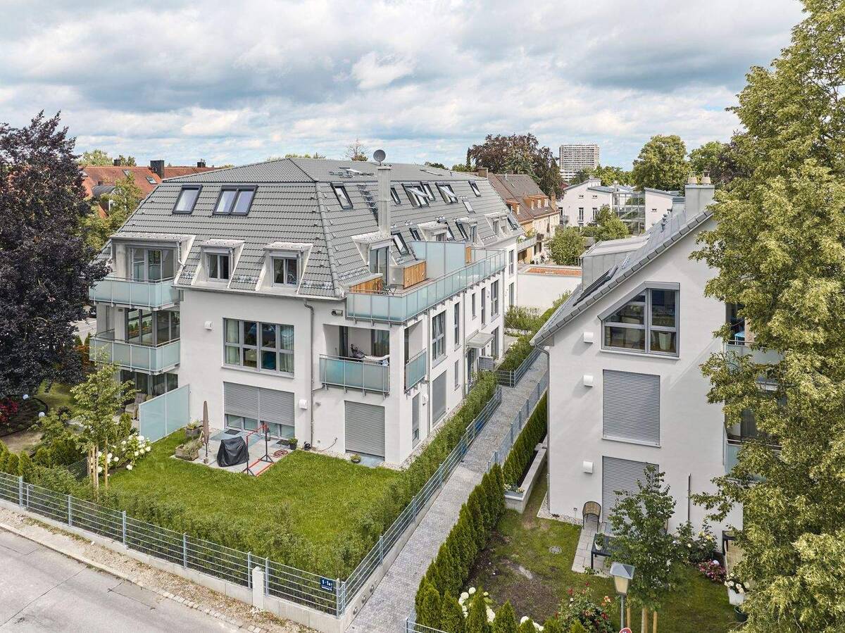 Attraktive 4-Zimmer-Neubauwohnung mit Westbalkon & TG-Stellplatz – 81927 München – Bild 1 von 4