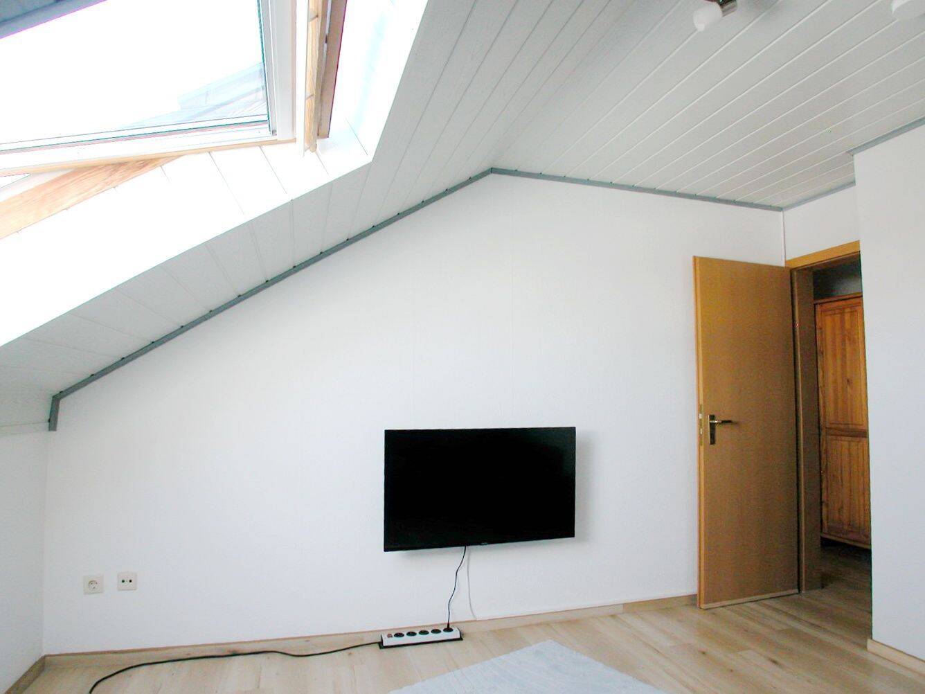 FLATmix.de / Helles, möbliertes 1,5-Zi-Kü-Bad-Dachgeschoss-Appartment – Paderborn – Vorschaubild 2