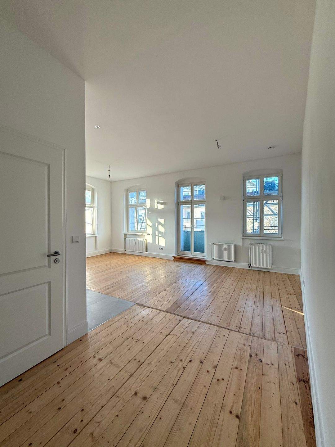 Eleganter Altbau trifft energieeffiziente Sanierung: 3. OG mit Aufzug, 95 m², zwei Schlafzimmer & offener Wohnbereich – ein Zuhause mit Zukunft – Berlin – Vorschaubild 4