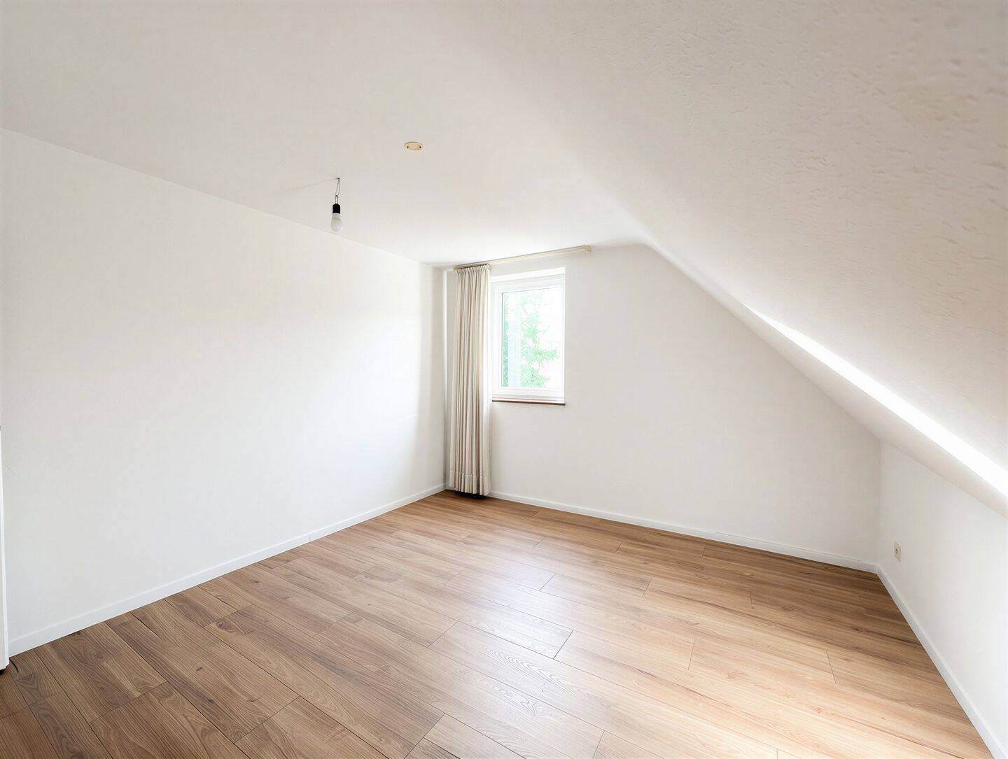 Wohnqualität zum Wohlfühlen - modernisierte Dachgeschosswohnung mit Gartennutzung – Essen – Vorschaubild 6