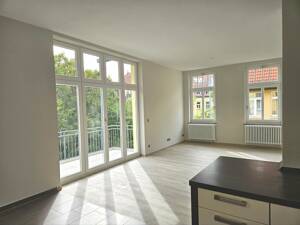 Erstbezug nach Modernisierung - Helle 2-Zi.-Wohnung mit Balkon, EBK und Aufzug