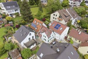 Vielseitig nutzbares Zweifamilienhaus mit Garten in gefragter Wohnlage