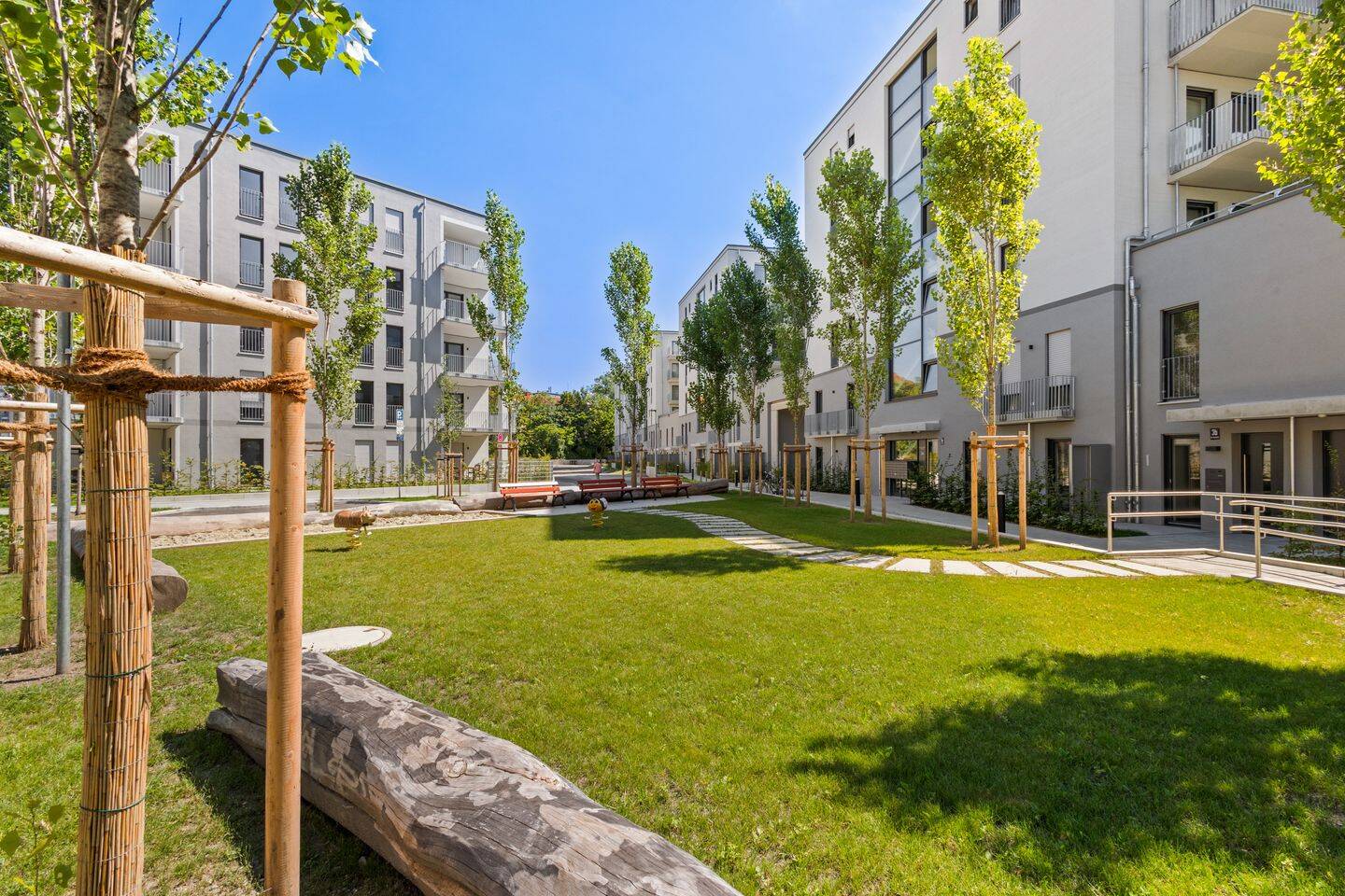 Stilvolle 2-Zimmer Wohnung mit großzügiger Terrasse und EBK – Augsburg – Vorschaubild 9