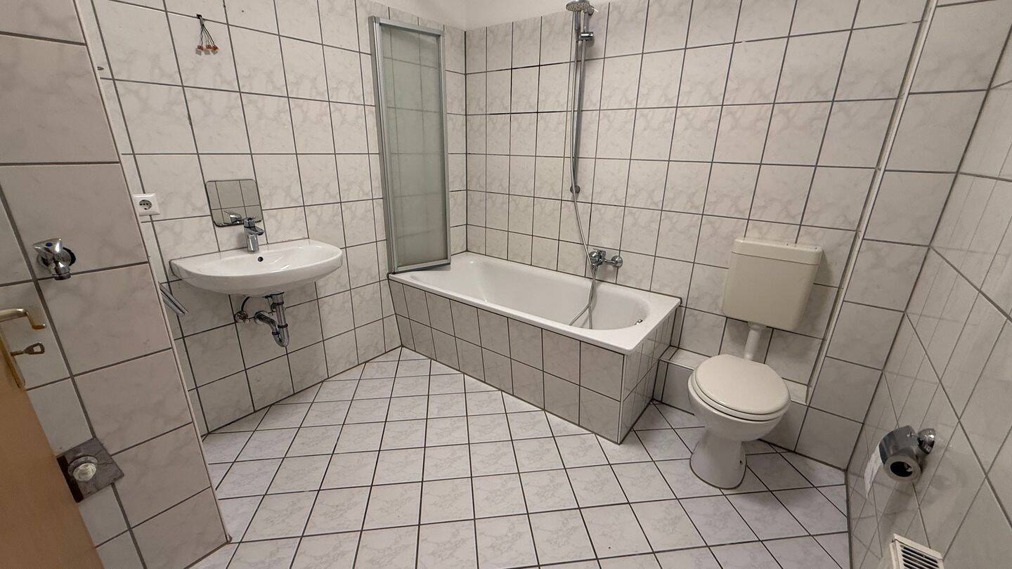 1. OG - Balkon am Arbeitszi. - Stellplatz mgl. - Wanne ! – Chemnitz – Vorschaubild 6