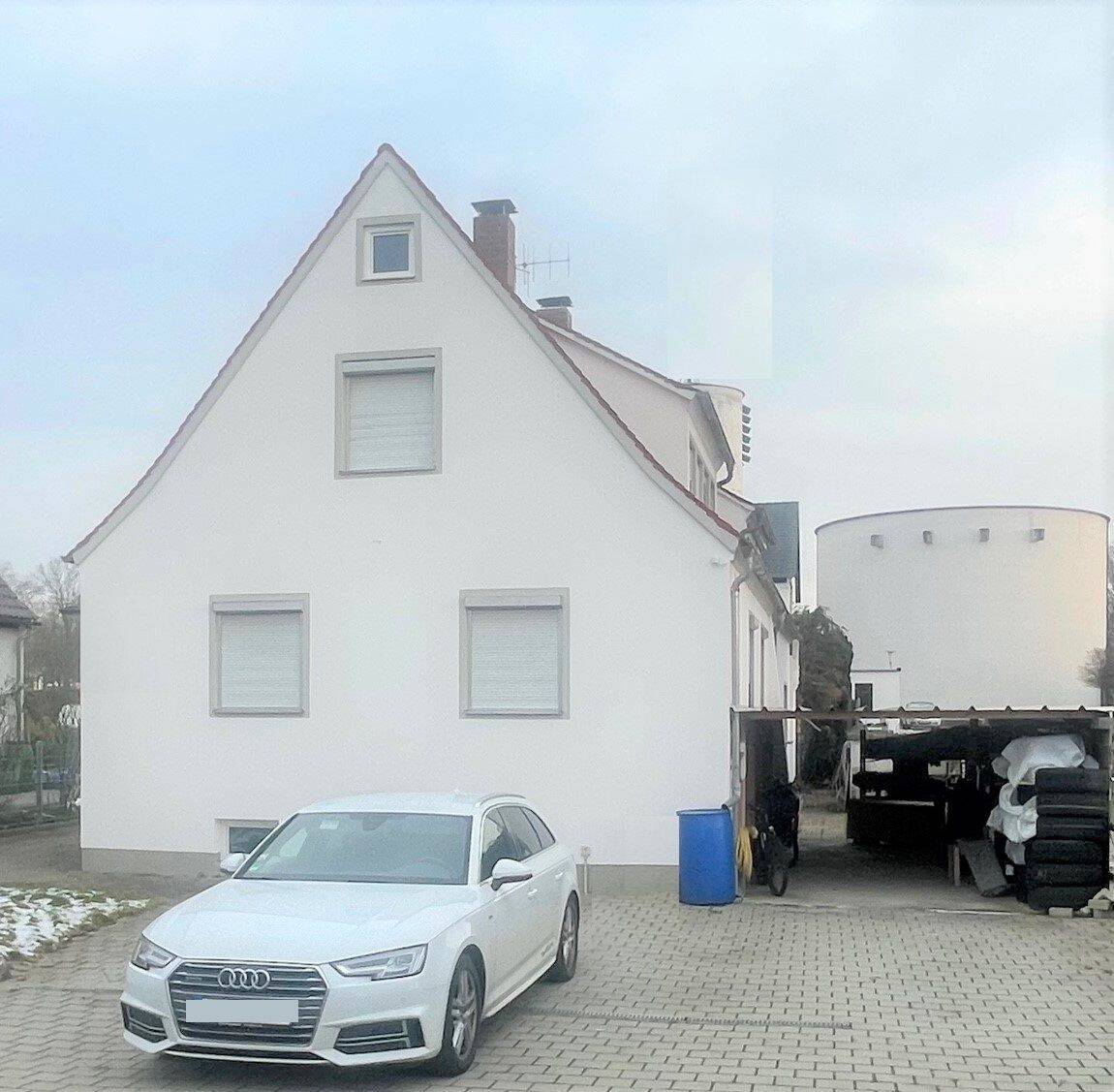 Geräumiges Zwei- Dreifamilienhaus auf großzügigem Grundstück in gefragter Lage von Nördlingen – Nördlingen – Bild 1 von 9