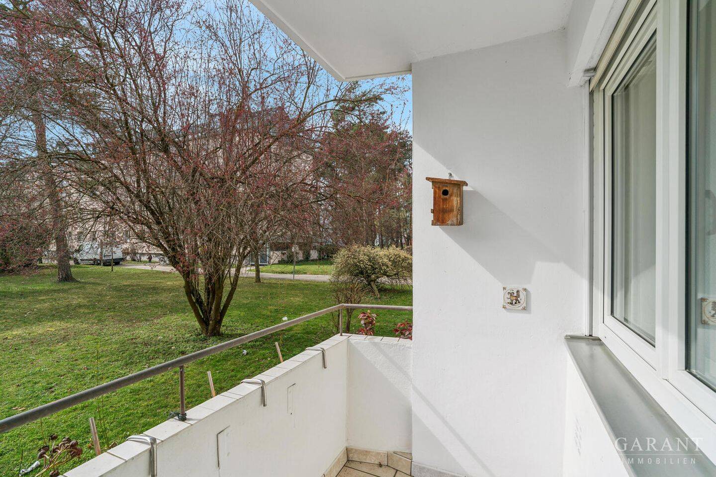 Sofort-Bezugsbereit: Helle, frisch renovierte 2 Zimmer-Wohnung mit Südbalkon in ruhiger Lage – München – Vorschaubild 3