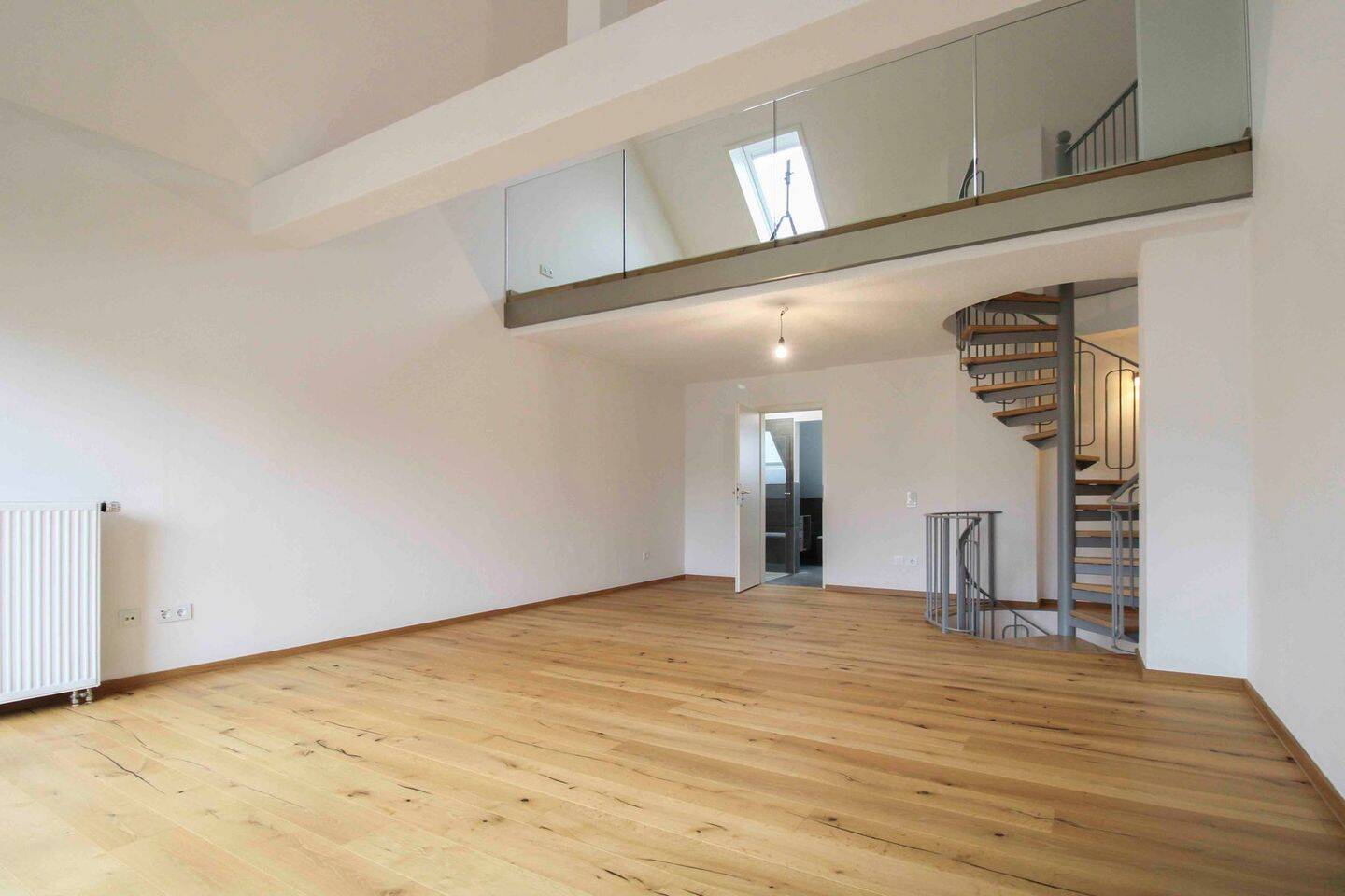 *Bezugsfrei* Moderne Maisonette-Wohnung mit EBK, Galerie und Stellplatz - frisch saniert – Chemnitz – Vorschaubild 2