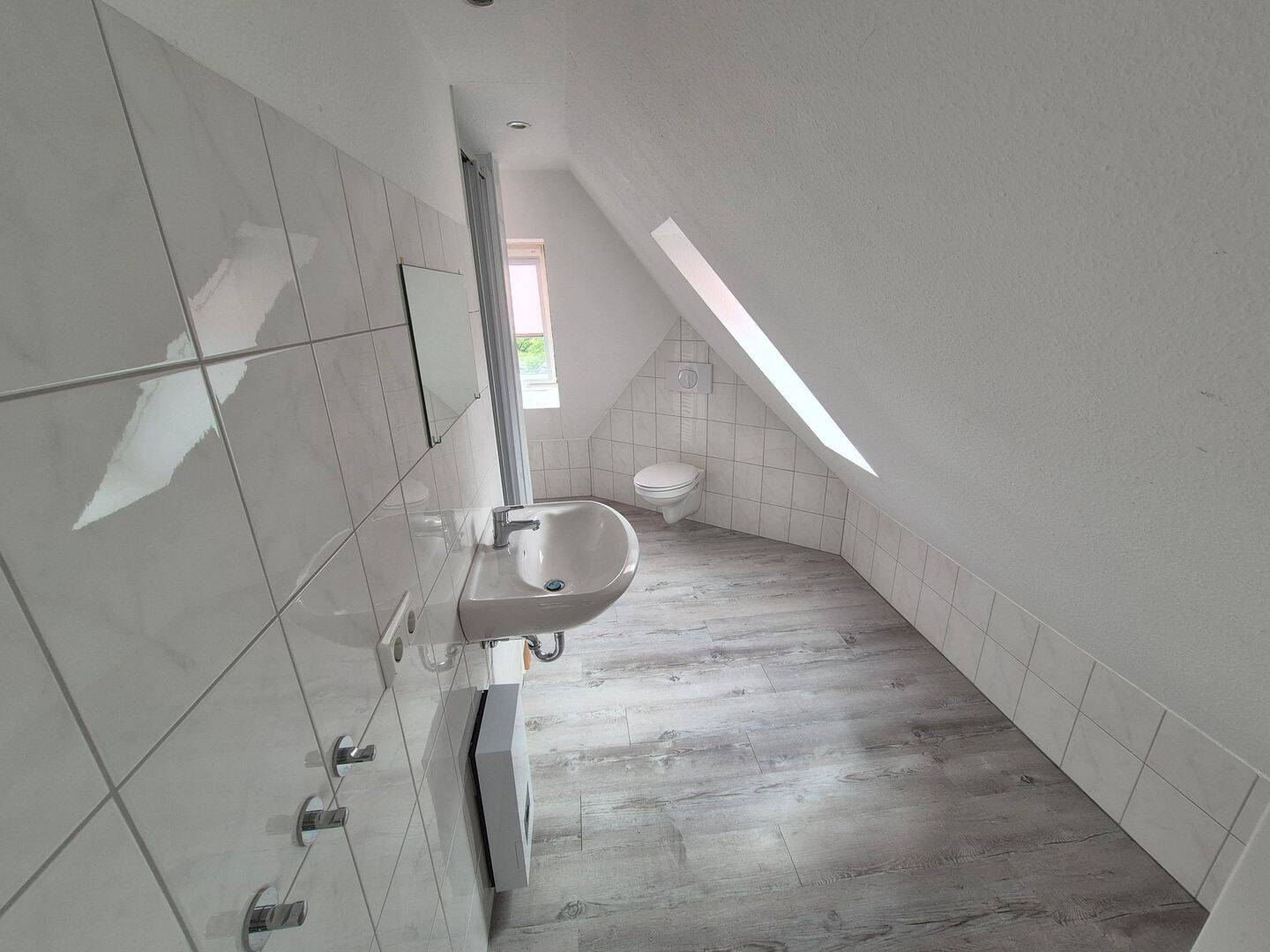 Dachgeschoßwohnung 3 Zimmer in 3-Fam.-haus in sehr schöner Wohngegend – Remscheid – Vorschaubild 8