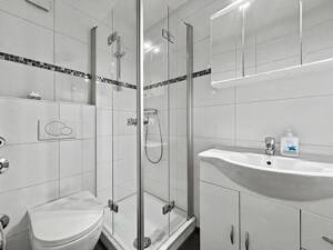Gemütliche 2-Zimmer-Dachgeschosswohnung mit Teilmöblierung in Duisburg-Kaßlerfeld – 47059 Duisburg – Vorschaubild 5