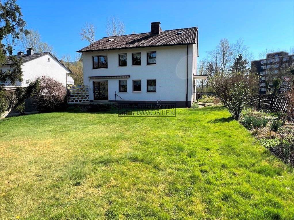Sehr gepflegtes Zweifamilienhaus auf Kaufgrund stück mit schönem Garten und Garage!