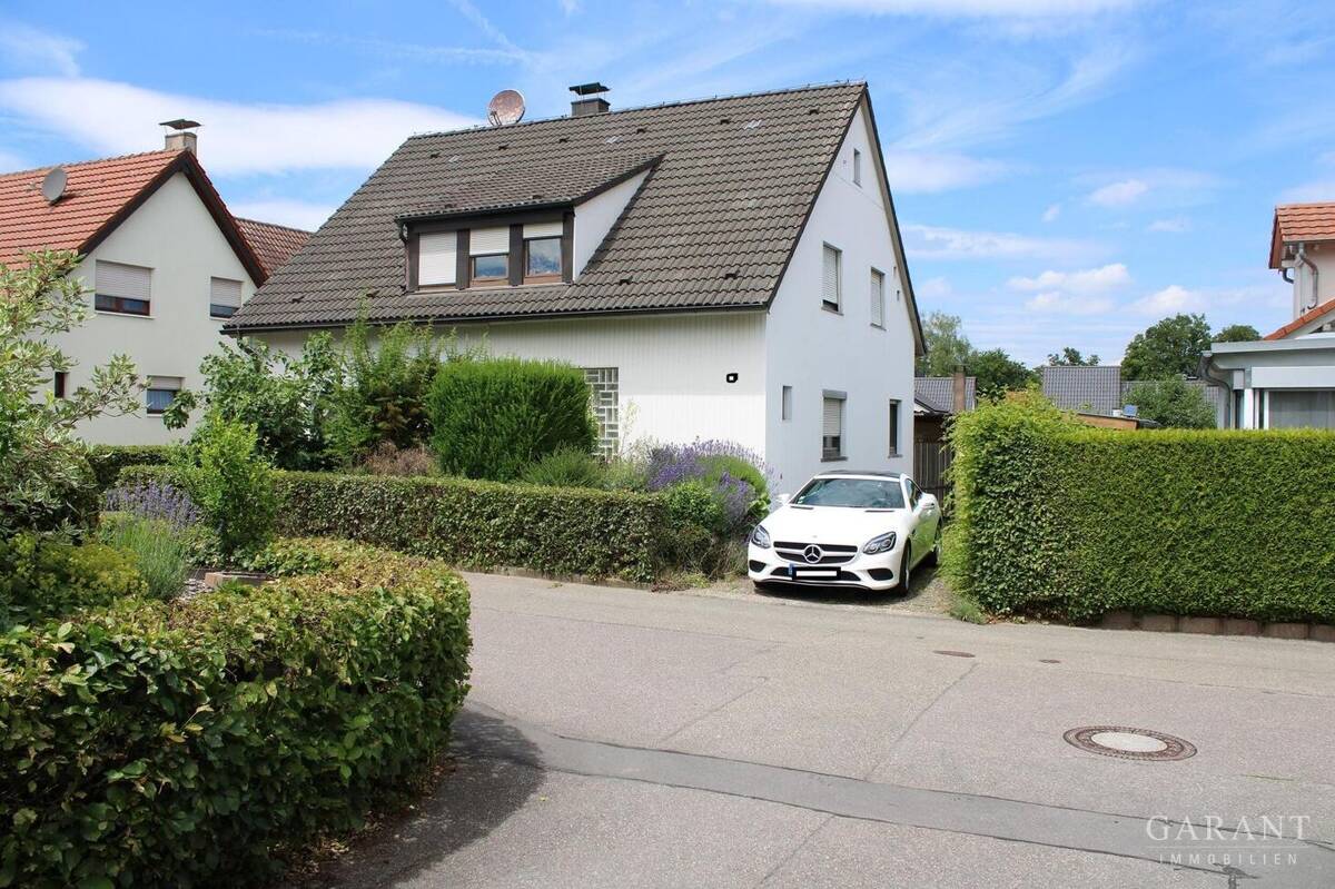 Haus mit Potenzial und großem Grundstück in sehr ruhiger Lage im Kreuzgrund sucht neuen Eigentümer – 74080 Heilbronn – Bild 1 von 5