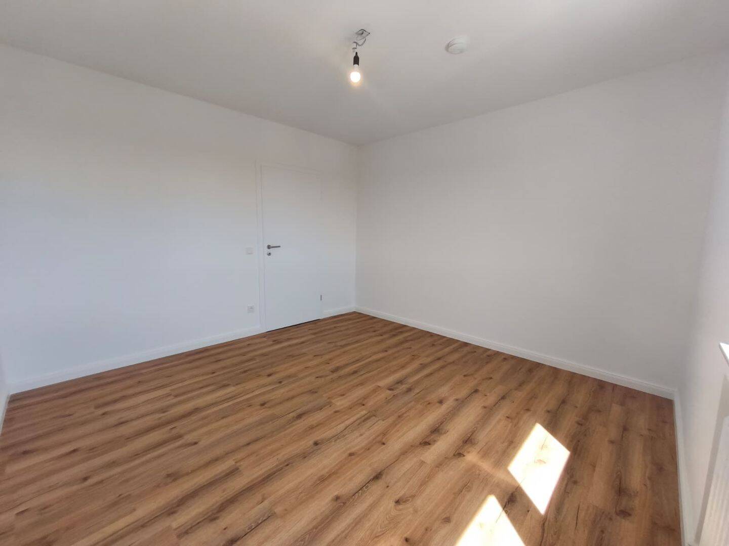 Lichtdurchflutete 2-Zi.-Wohnung (5. OG) mit Loggia & neuer EBK in Köln-Grengel – Köln – Vorschaubild 8