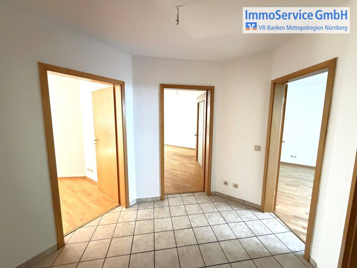 Ruhig gelegene 3-Zimmer-Eigentumswohnung mit Terrasse und Duplex-Stellplatz. – Nürnberg – Vorschaubild 2