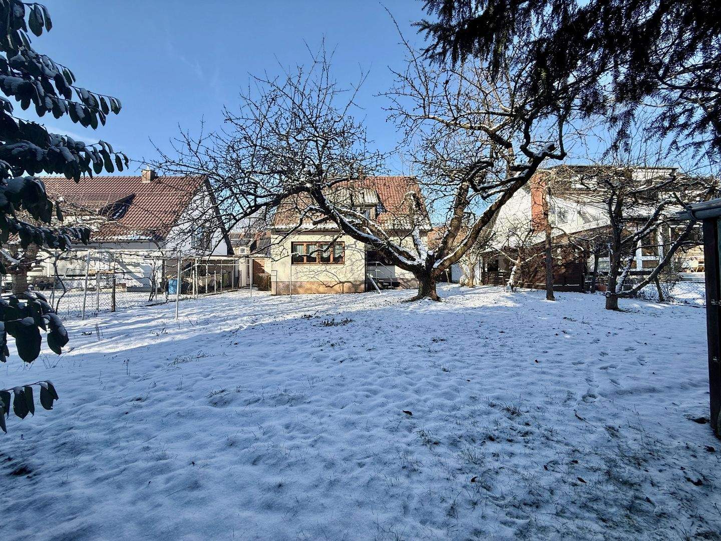 Raum für Leben, Garten für Träume - Ein- bis Zweifamilienhaus in Sindelfingen! – Sindelfingen – Bild 1 von 9