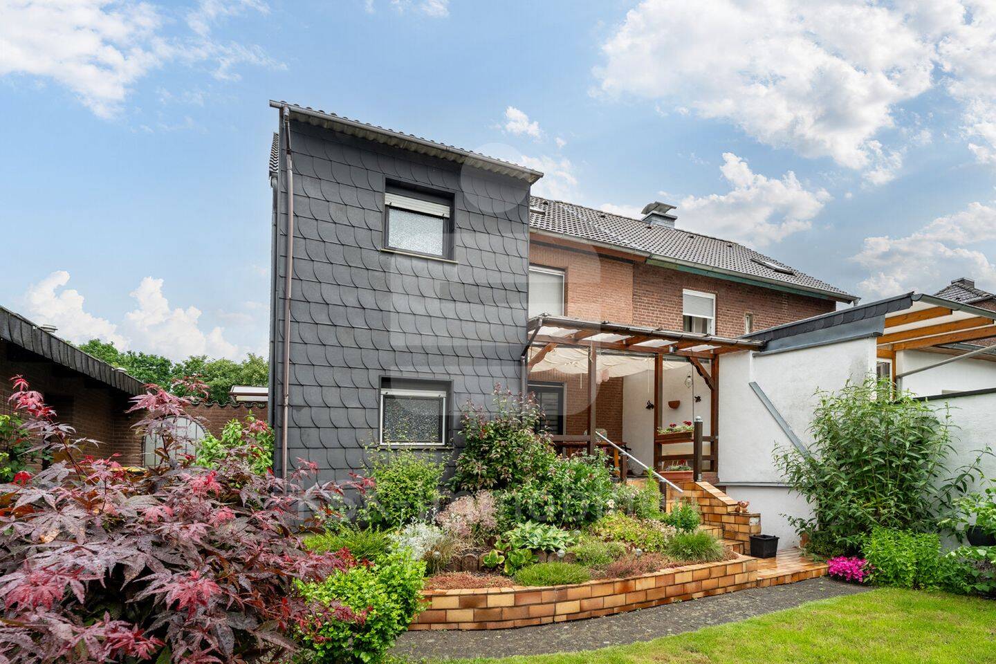 Gepflegtes Zuhause mit Gartenidylle und vielseitigen Nutzungsmöglichkeiten! – Bergheim – Vorschaubild 2