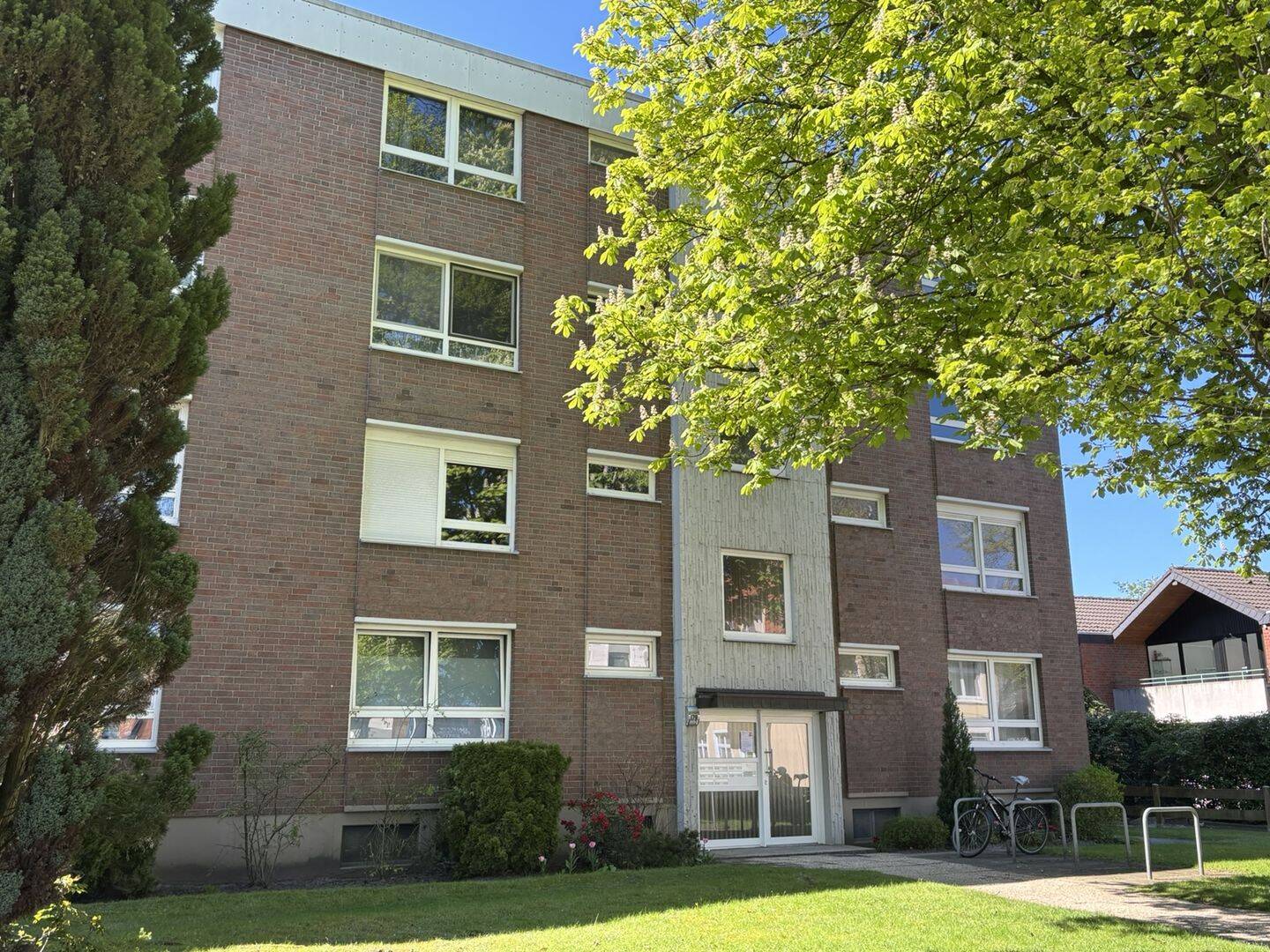 Großzügige, vermietete 3-Zimmer-Wohnung mit Balkon in Bürgerfelde – Oldenburg – Bild 1 von 9