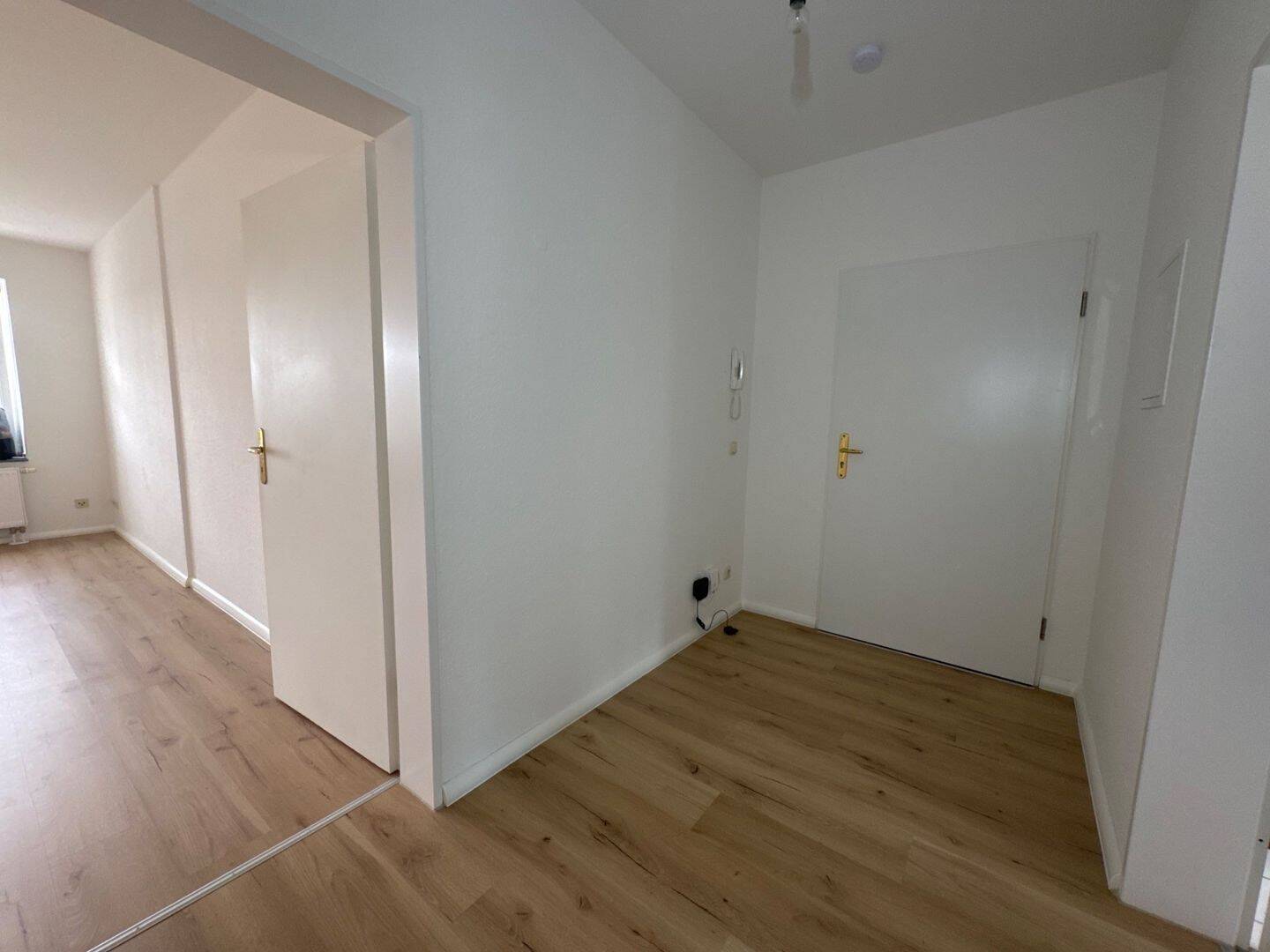 DG + Aufzug + Küche mit EBK & Balkon + WG-gerecht ! – Chemnitz – Vorschaubild 2