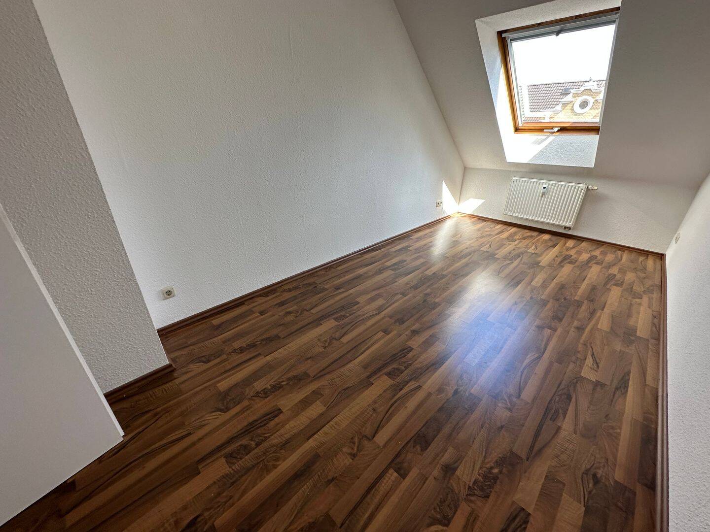 Frei ab 1.7.26 + sonniger Balkon an der Küche + im DG ! – Chemnitz – Vorschaubild 6