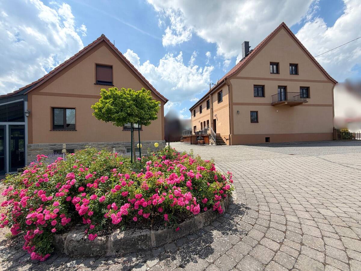 Exklusives Loftwohnen mit repräsentativem Geschäftshaus und Privatpark – 36323 Grebenau – Bild 1 von 9