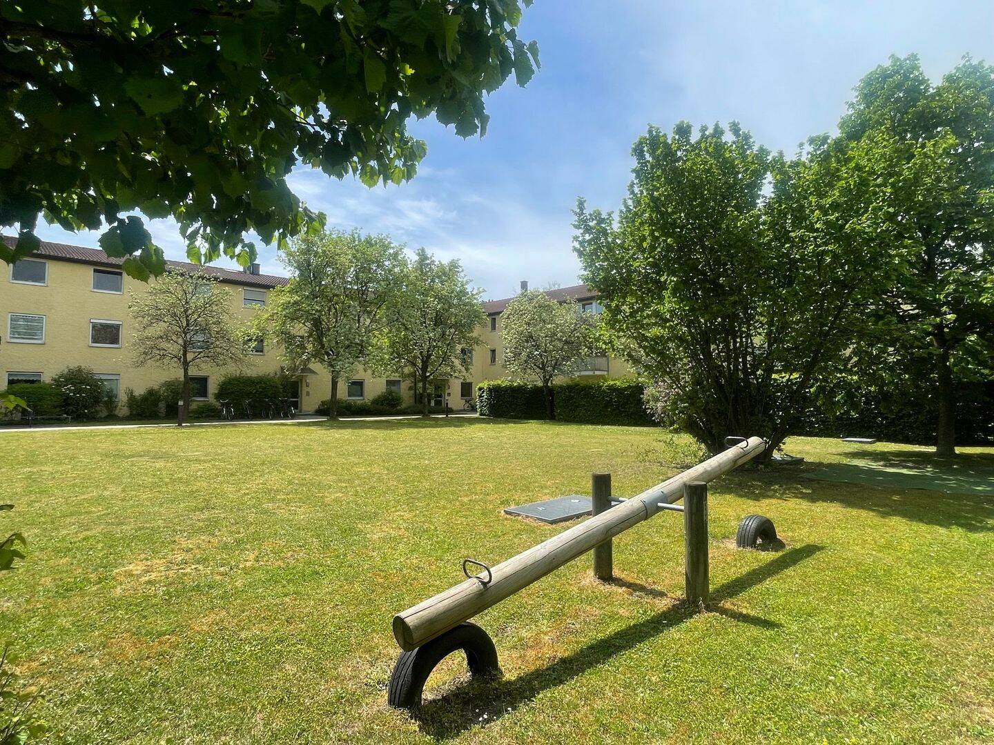 AIGNER - 3 Zi.-Wohnung mit bis zu 3,5 m Raumhöhe und eigenem Garten nahe Moosacher St. Martins Platz – München – Bild 1 von 9