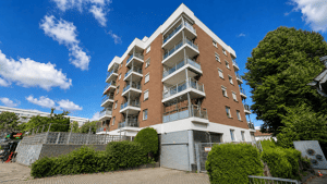 Wohnqualität mit Weitblick - großzügige 2-Zimmer-Wohnung mit Kamin, Tiefgarage und Balkon