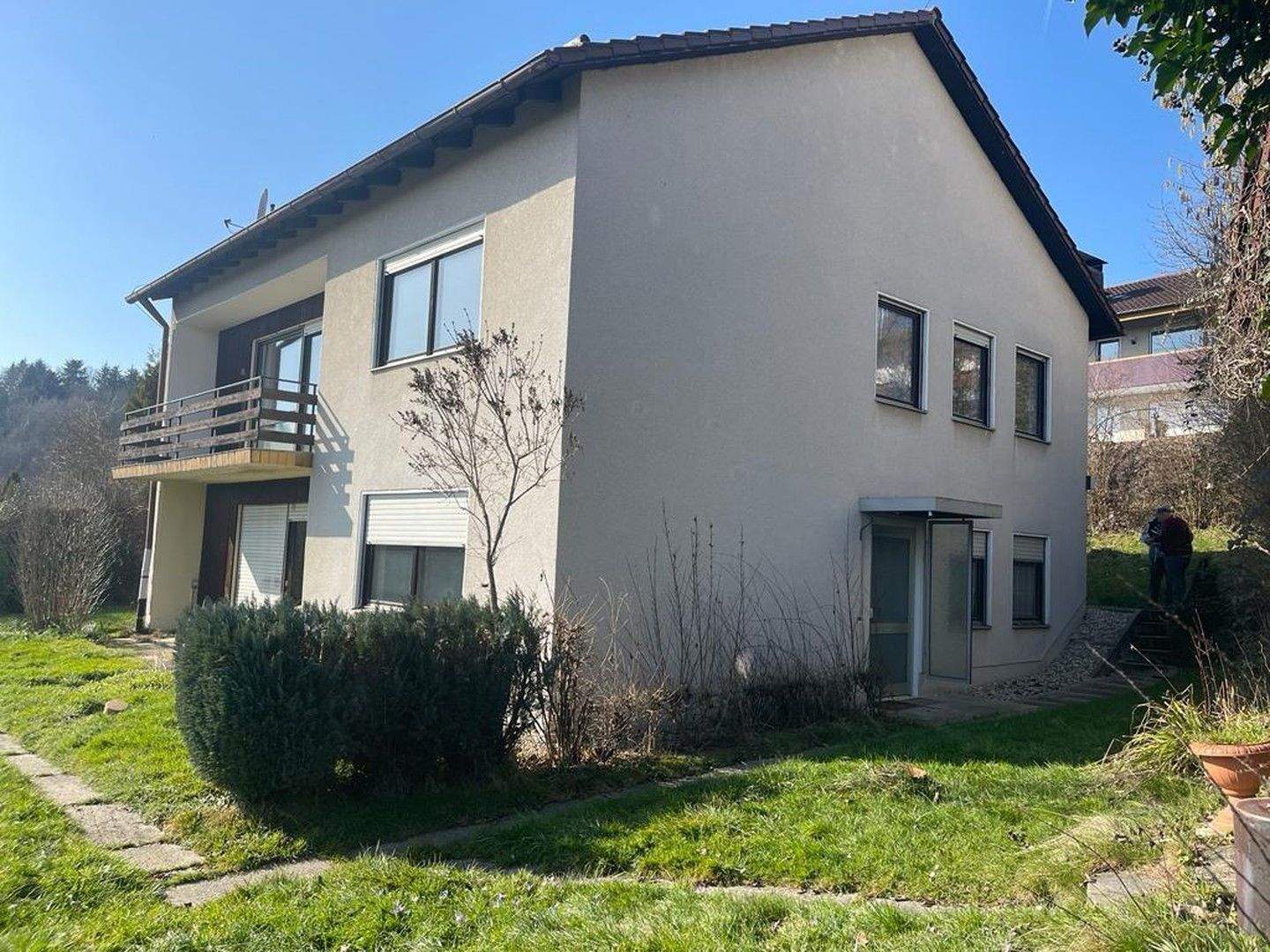 Gepflegtes Dreifamilienhaus in exklusiver Lage mit hervorragender Fernsicht - Bezugsfrei! – Deggendorf – Bild 1 von 7
