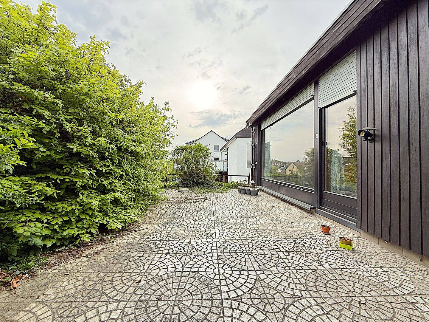 Großzügiges Einfamilienhaus / Bungalow mit Einliegerwohnung und Garten in Friolzheim – Friolzheim – Vorschaubild 5