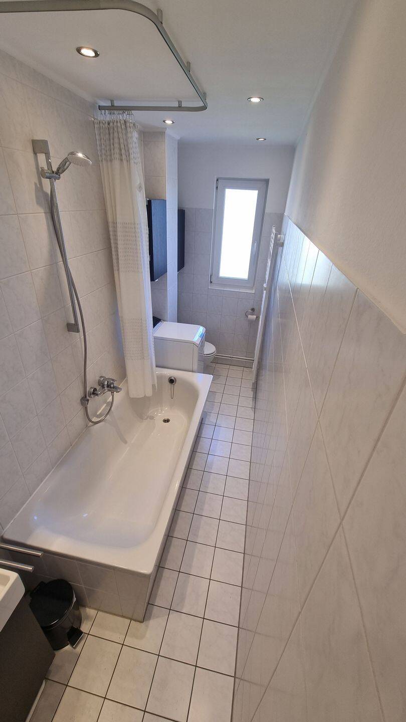 Möblierte Wohnung ~108m² befristet 12-36 Monate 4,5 Zimmer,2 Balkone, 2 Bäder – Berlin – Vorschaubild 2
